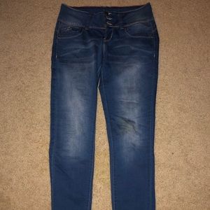 Hardly worn skinny jeans! Perfect condition.